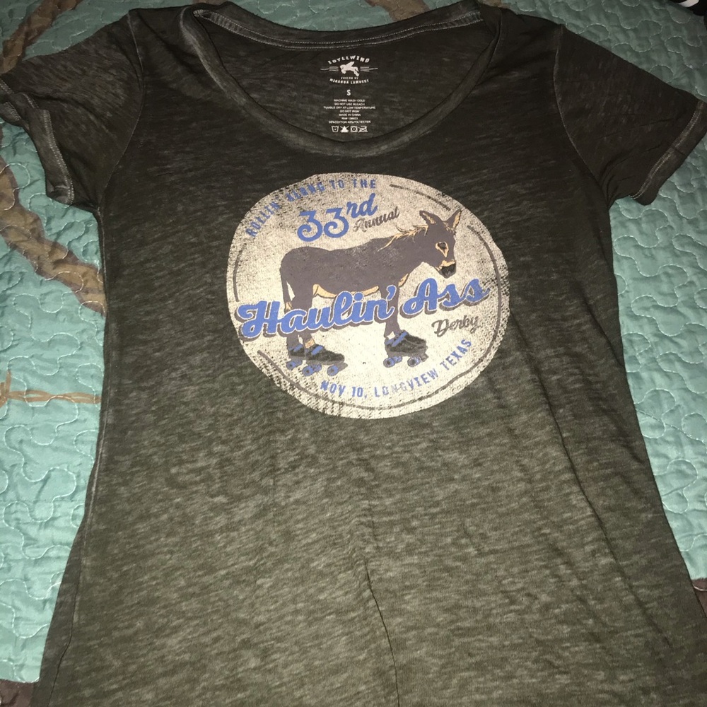 black/grey shirt w/ a green tint.